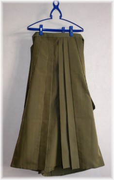 вешалка-держател- для хакама