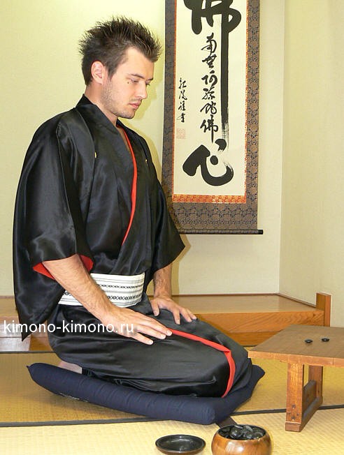 японское шелковое кимоно