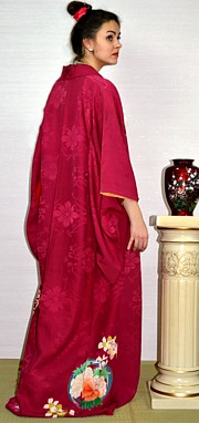 японское шелковое кимоно